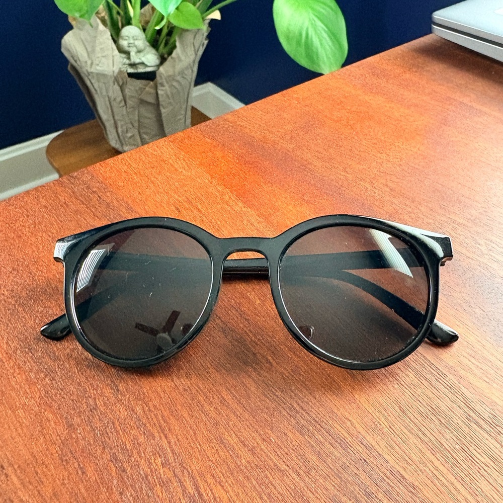 Round Black Sunglasses